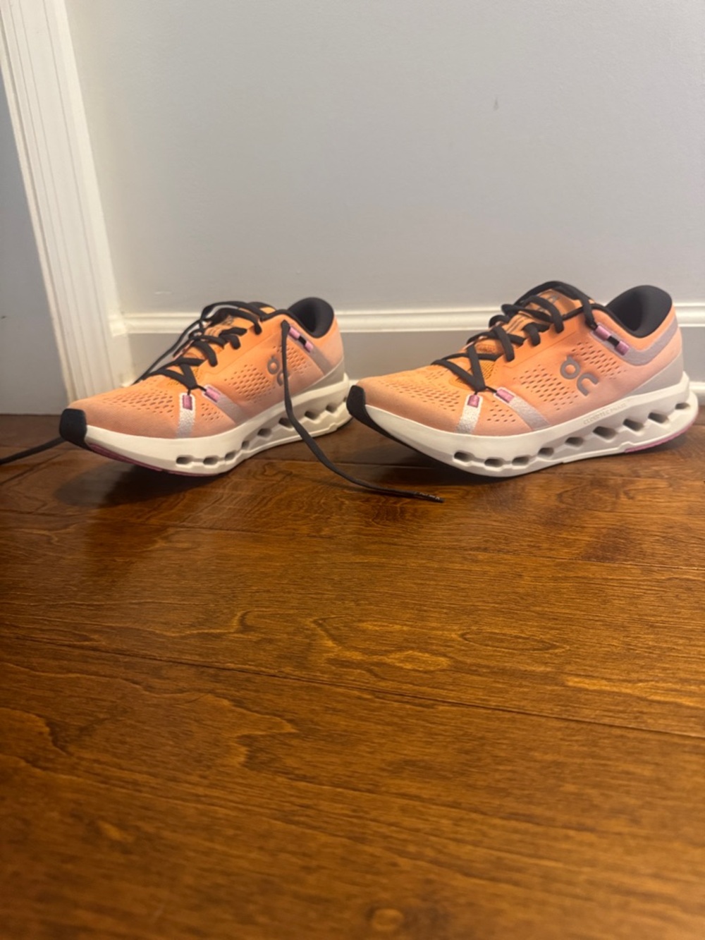 On Running Peach, White and Black orange Cloud surfer 2 Sneakers women’s 8 1/2